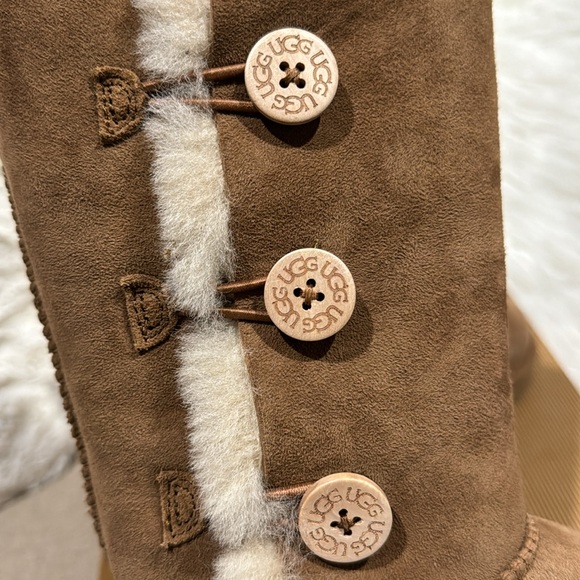 UGG Kids Bailey Triplet Button Boots - Picture 3 of 6